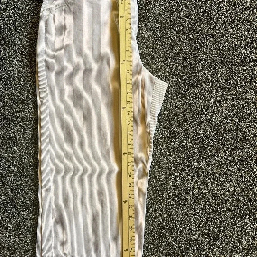 Jones New York Sport/Stretch capri pants - Picture 6 of 6